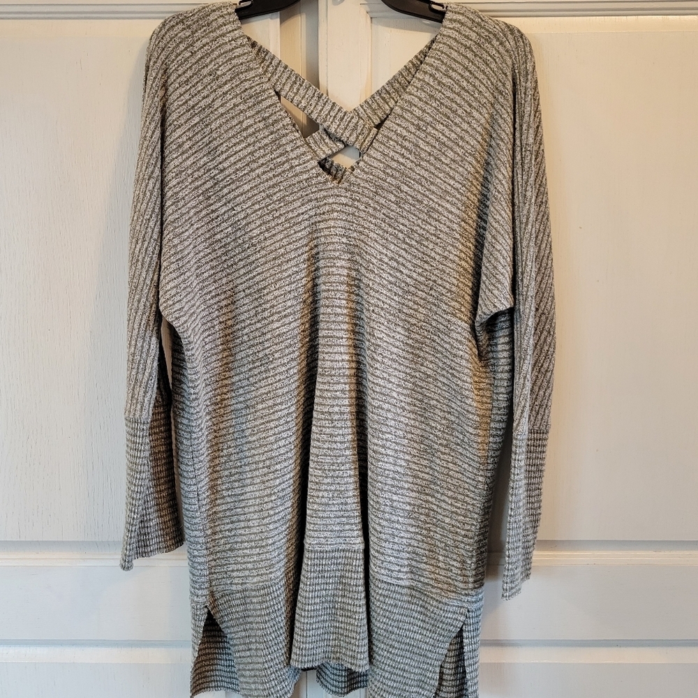 Buckle BKE Gray Green Striped Long Sleeve Vneck Sweater Tunic Dress